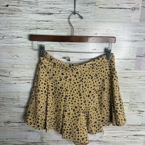 Aritzia size 2 Sunday best westly shorts leopard print black tan yellow - Picture 8 of 8